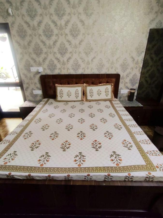 Sukh Sagar Hotel Jaipur Bagian luar foto
